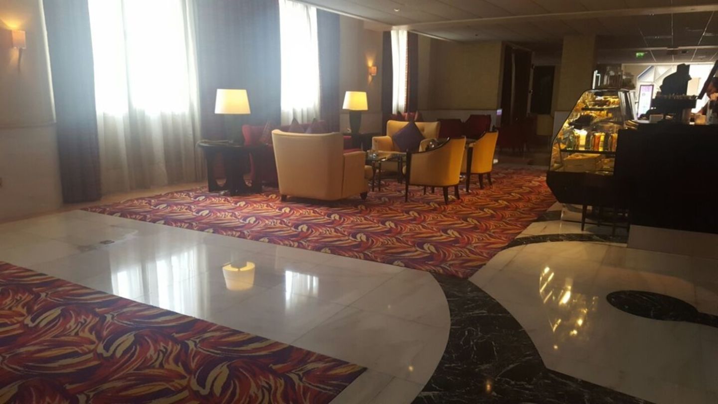 HiDubai-business-heros-pool-bar-food-beverage-restaurants-bars-al-muteena-dubai