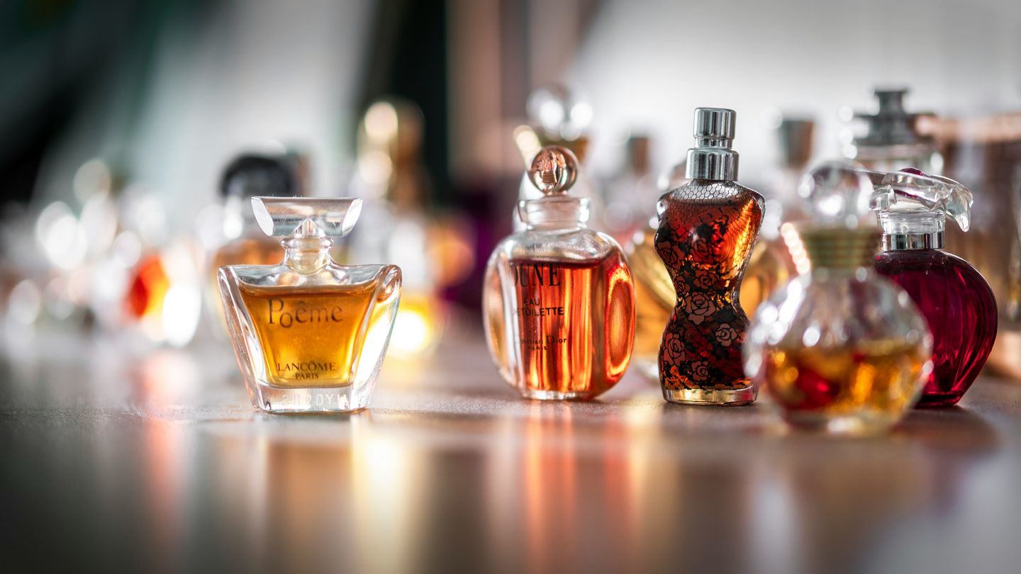 HiDubai-business-al-zahoor-al-madina-perfumes-cosmetics-trading-beauty-wellness-health-beauty-cosmetics-products-manufacturers-al-bada-dubai