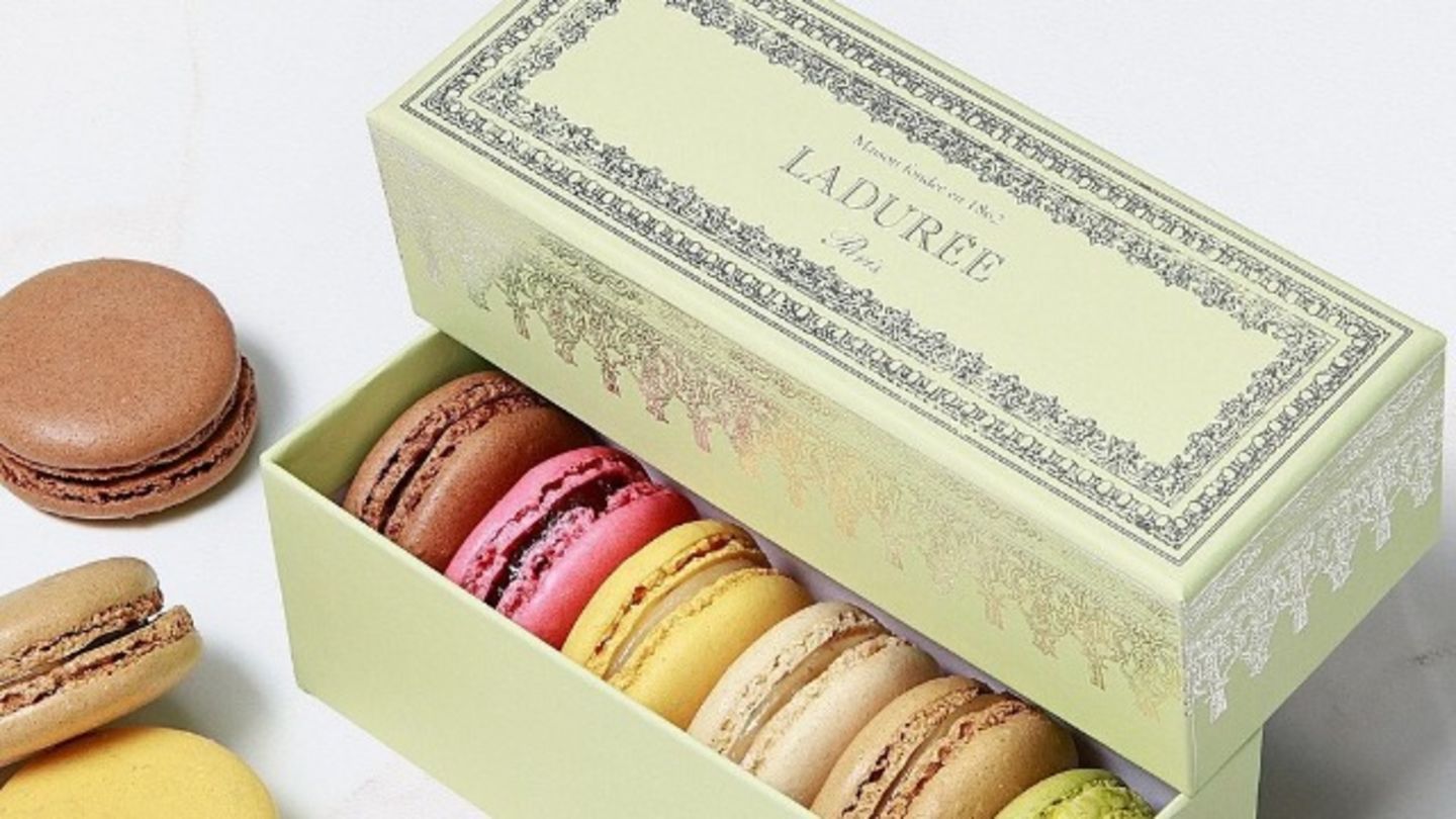 HiDubai-business-laduree-food-beverage-coffee-shops-dubai-festival-city-al-kheeran-1-dubai
