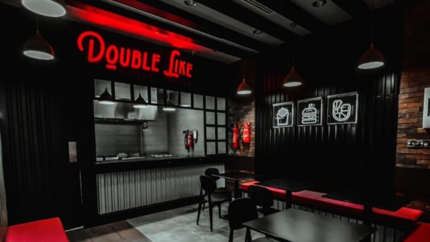 HiDubai-business-double-like-burger-lobster-food-beverage-restaurants-bars-umm-suqeim-2-dubai