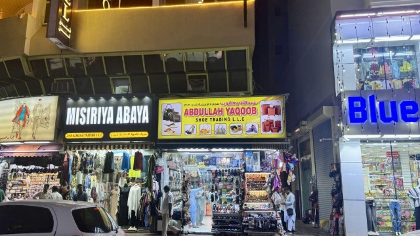 HiDubai-business-abdullah-yaqoob-shoe-trading-shopping-footwear-ayal-nasir-dubai
