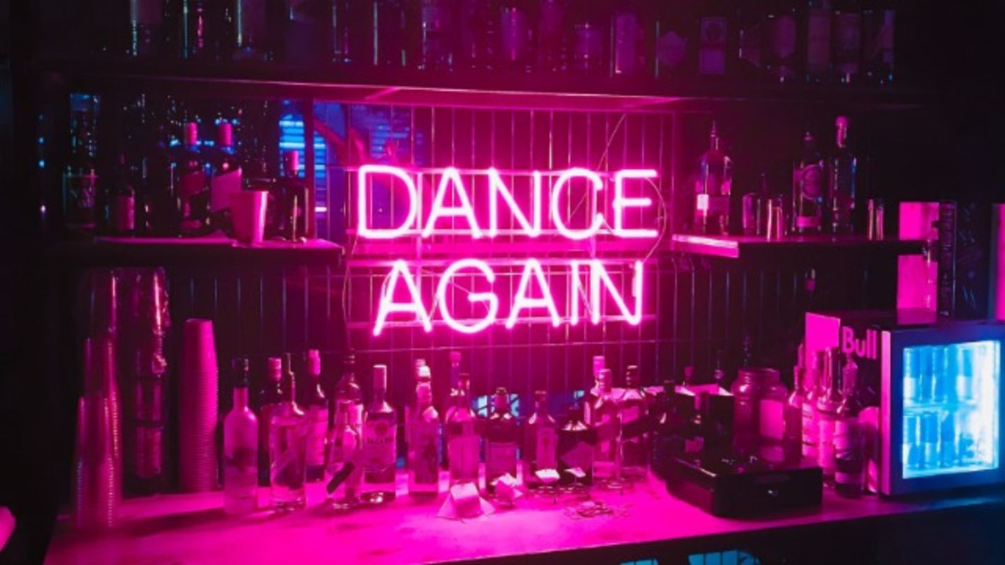 HiDubai-business-billo-bar-night-club-leisure-culture-nightclubs-al-muraqqabat-dubai