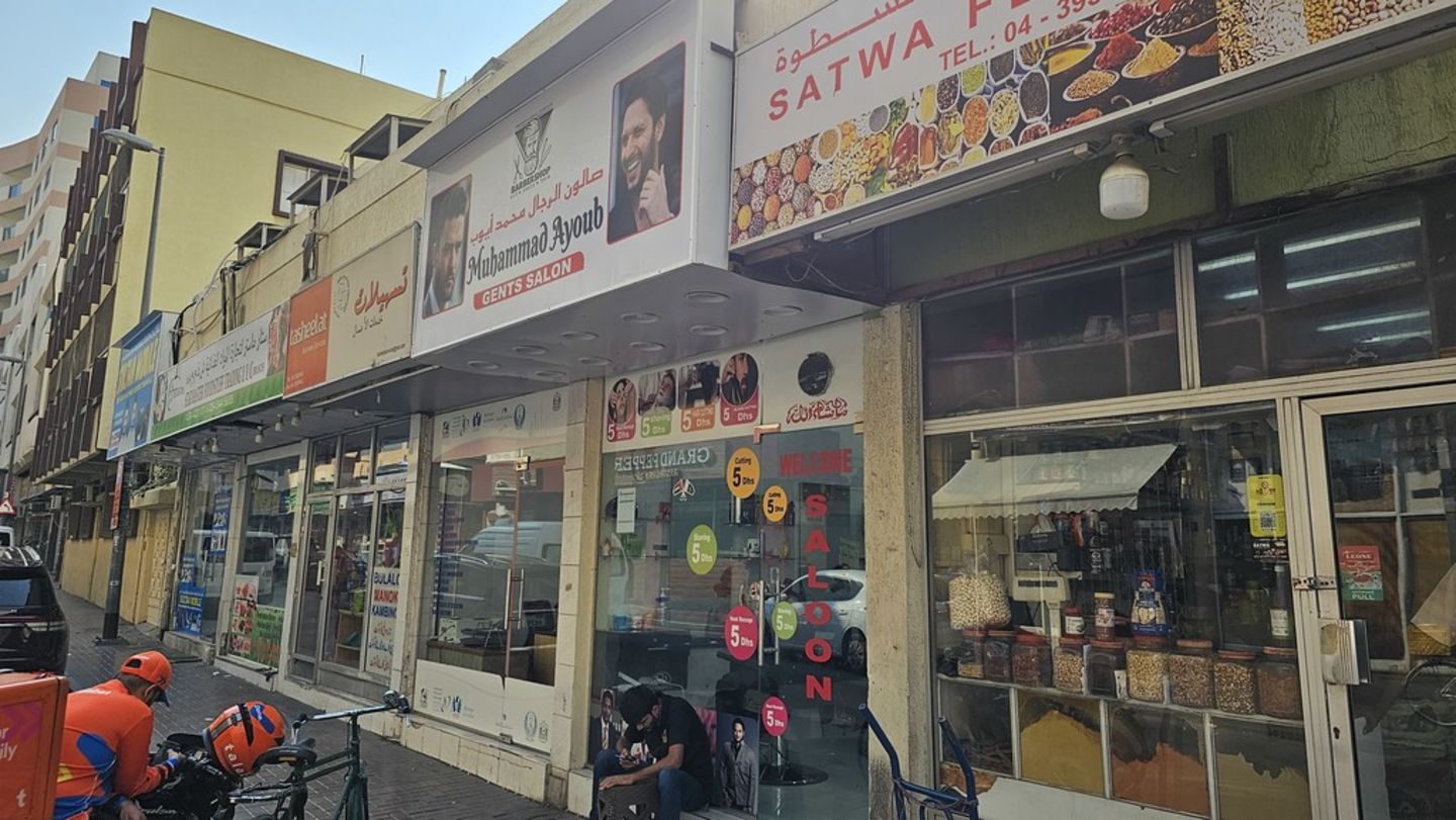 HiDubai-business-muhammad-ayoub-gents-salon-beauty-wellness-health-beauty-salons-meena-bazar-al-souq-al-kabeer-dubai