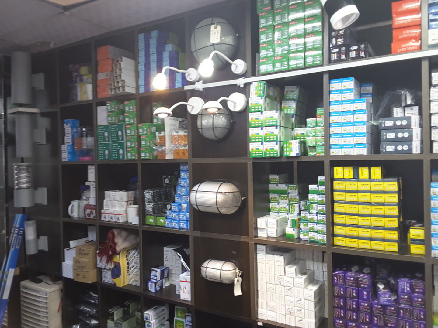 HiDubai-business-city-fanoos-light-b2b-services-distributors-wholesalers-al-rigga-dubai