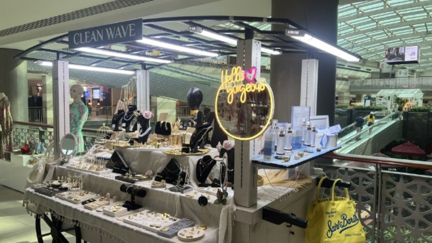 HiDubai-business-clean-wave-shopping-jewellery-precious-stones-dubai-festival-city-al-kheeran-1-dubai