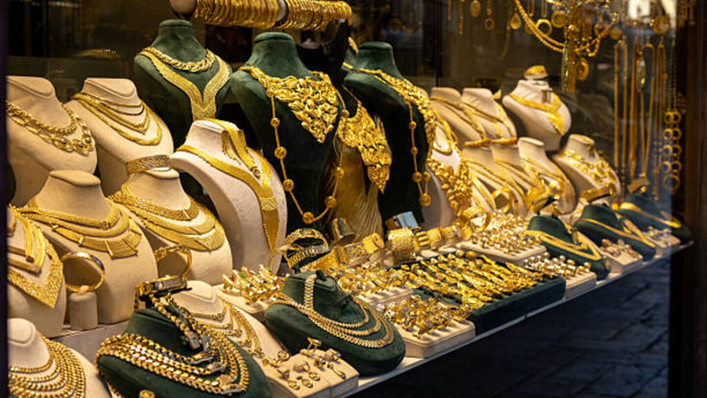 HiDubai-business-niloofar-jewellery-trading-shopping-jewellery-precious-stones-jumeirah-1-dubai