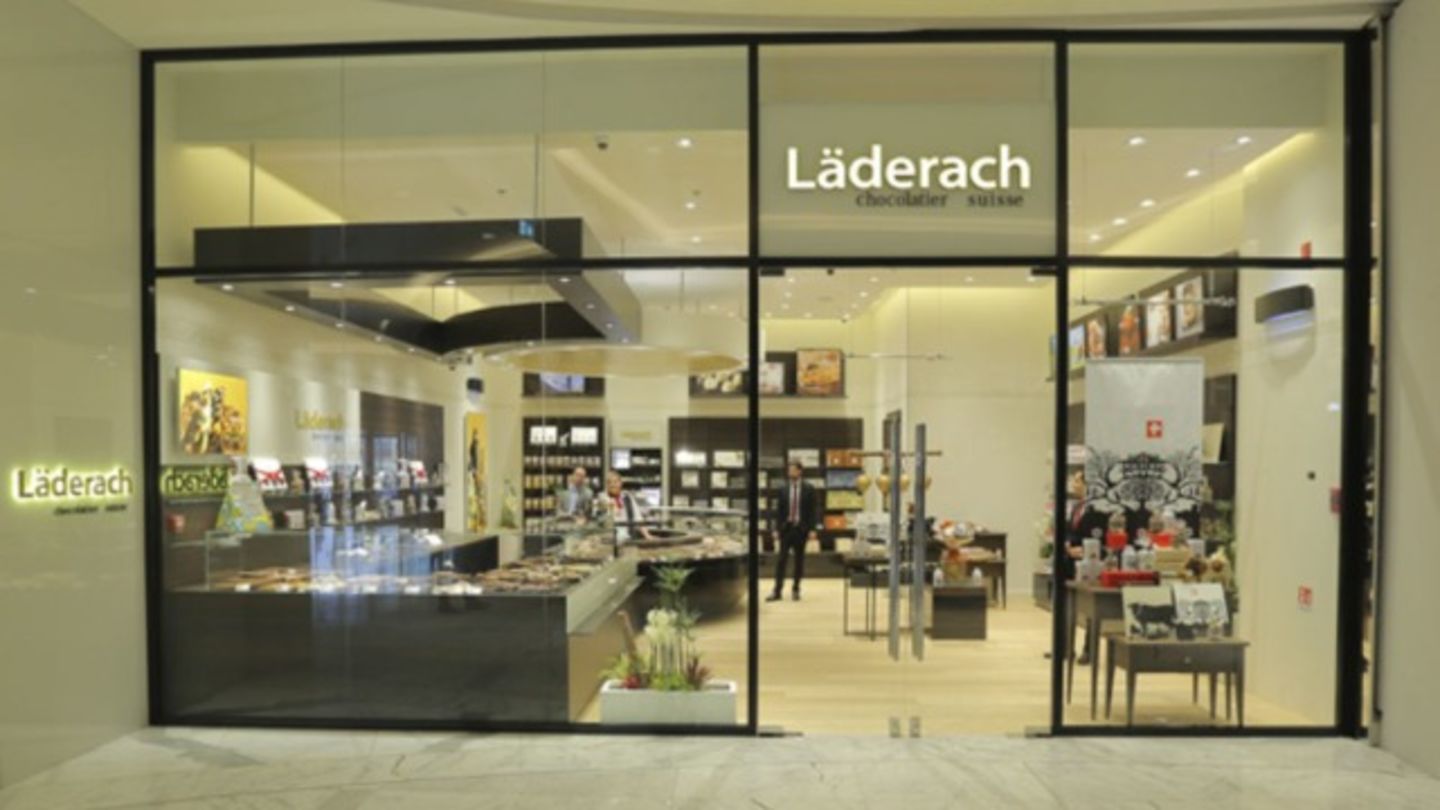 HiDubai-business-laderach-chocolatier-suisse-food-beverage-bakeries-desserts-sweets-burj-khalifa-dubai