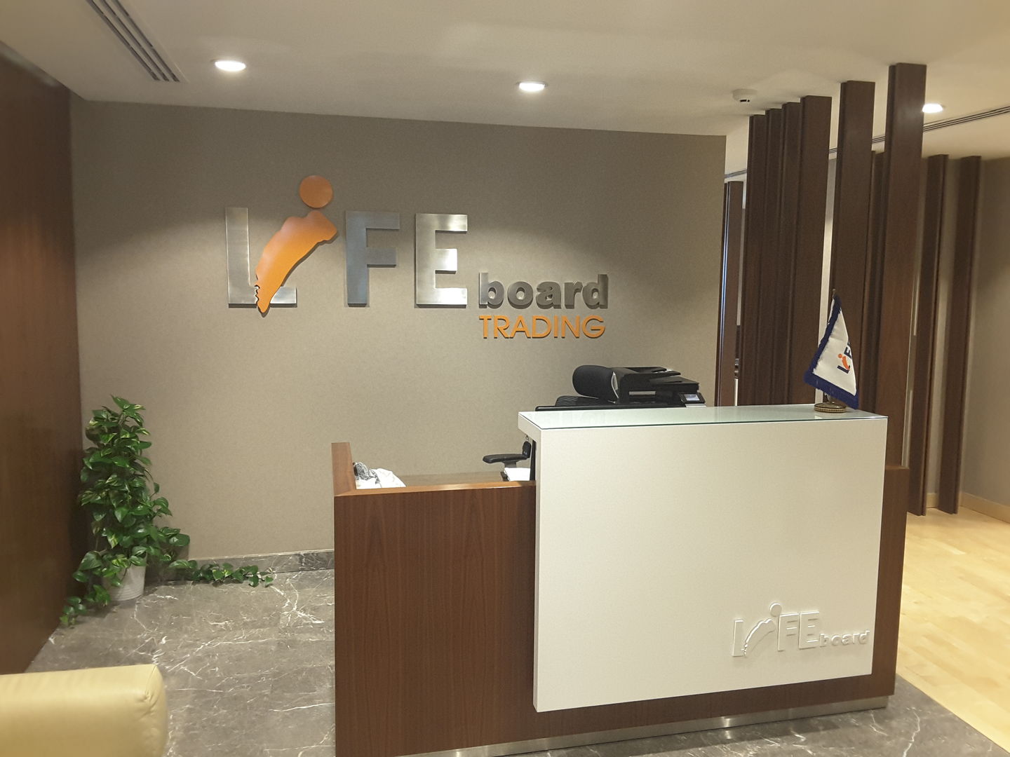 HiDubai-business-life-board-trading-shopping-consumer-electronics-mankhool-dubai-2