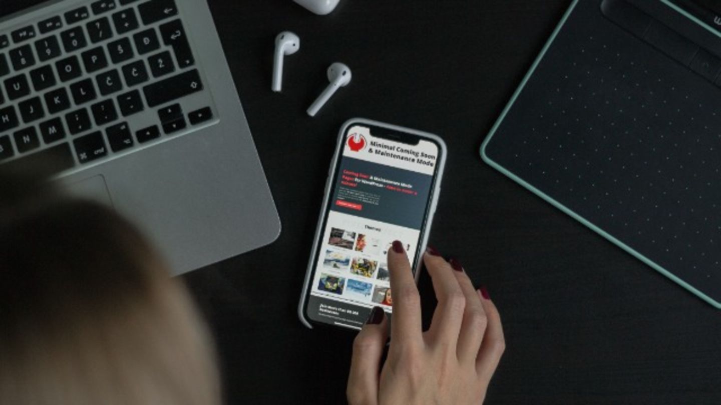 HiDubai-business-ultra-planet-mobile-phones-accessories-trading-shopping-consumer-electronics-al-fahidi-al-souq-al-kabeer-dubai