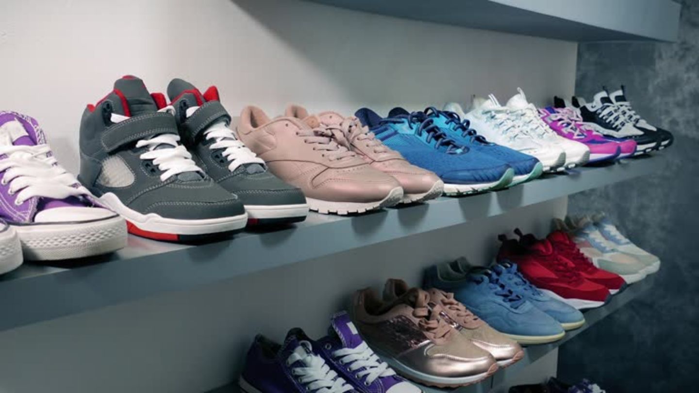 HiDubai-business-nineteen-ninety-two-clothing-trading-shopping-apparel-al-muteena-dubai