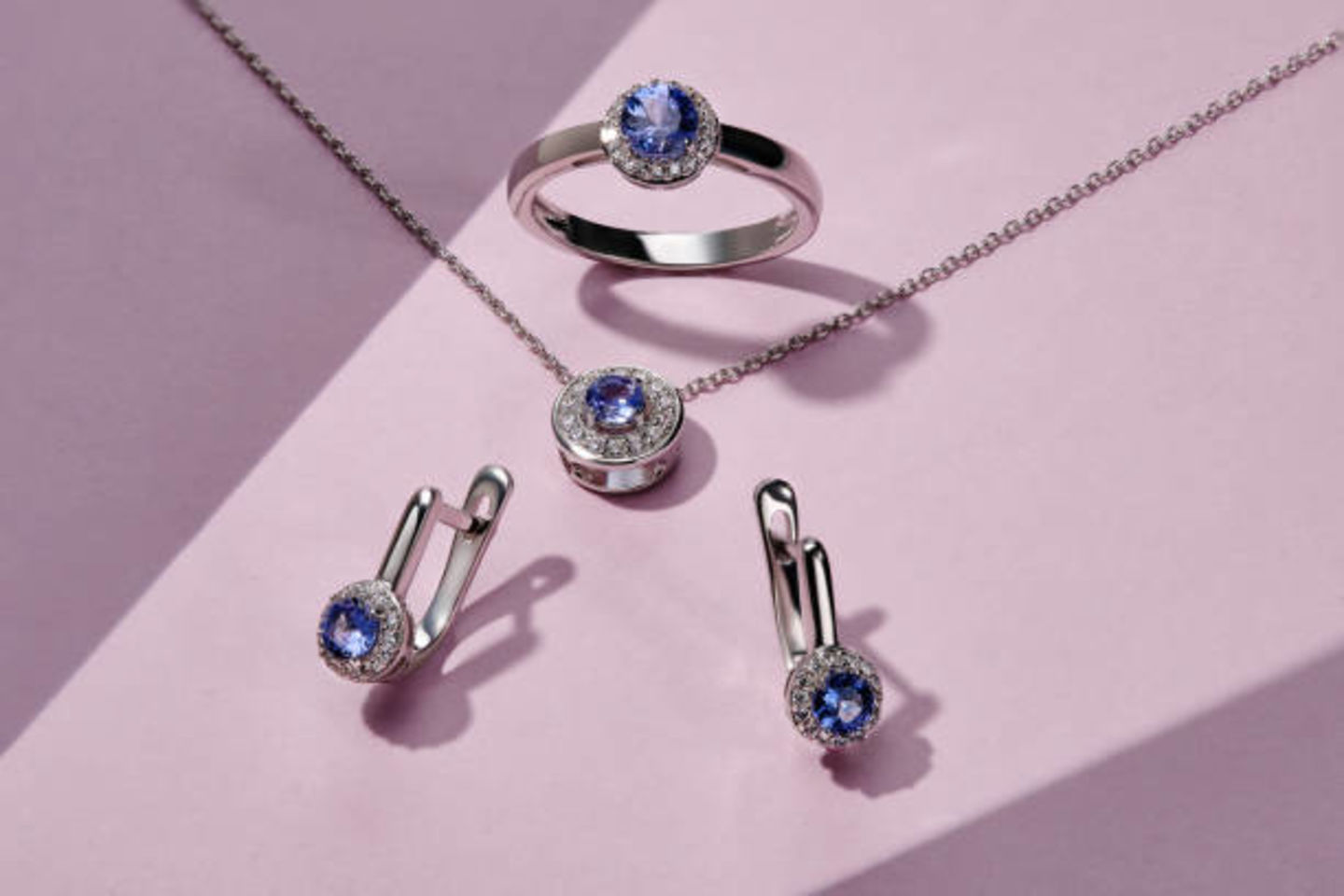 HiDubai-business-al-shumookh-jewellery-shopping-jewellery-precious-stones-al-daghaya-dubai