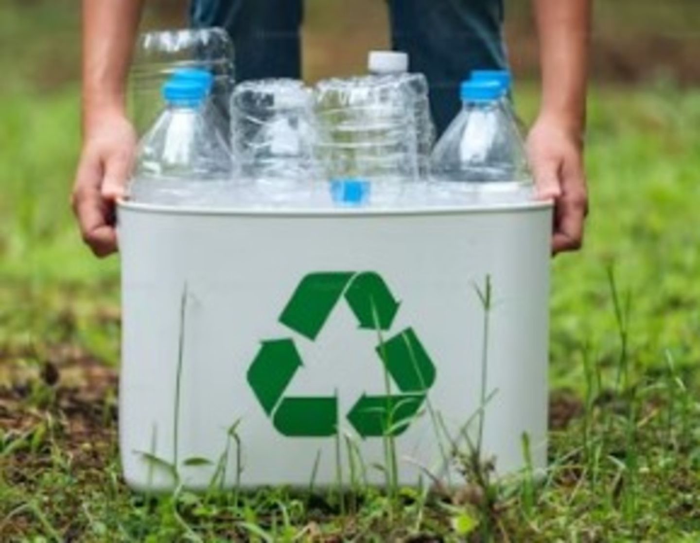 HiDubai-business-sparklo-plastic-bottle-recycle-station-shopping-vending-machines-trade-centre-2-dubai