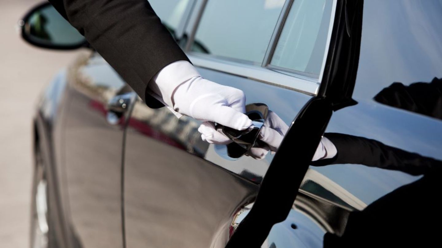 HiDubai-business-pam-luxury-transport-transport-vehicle-services-private-transport-business-bay-dubai