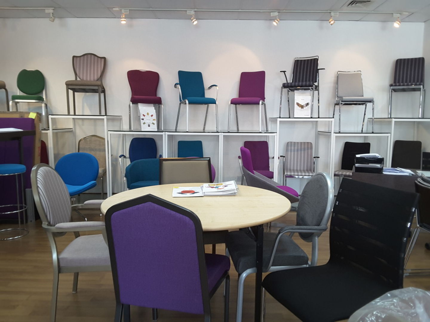 HiDubai-business-burgess-furniture-b2b-services-office-furniture-plants-decor-al-sufouh-1-dubai-2