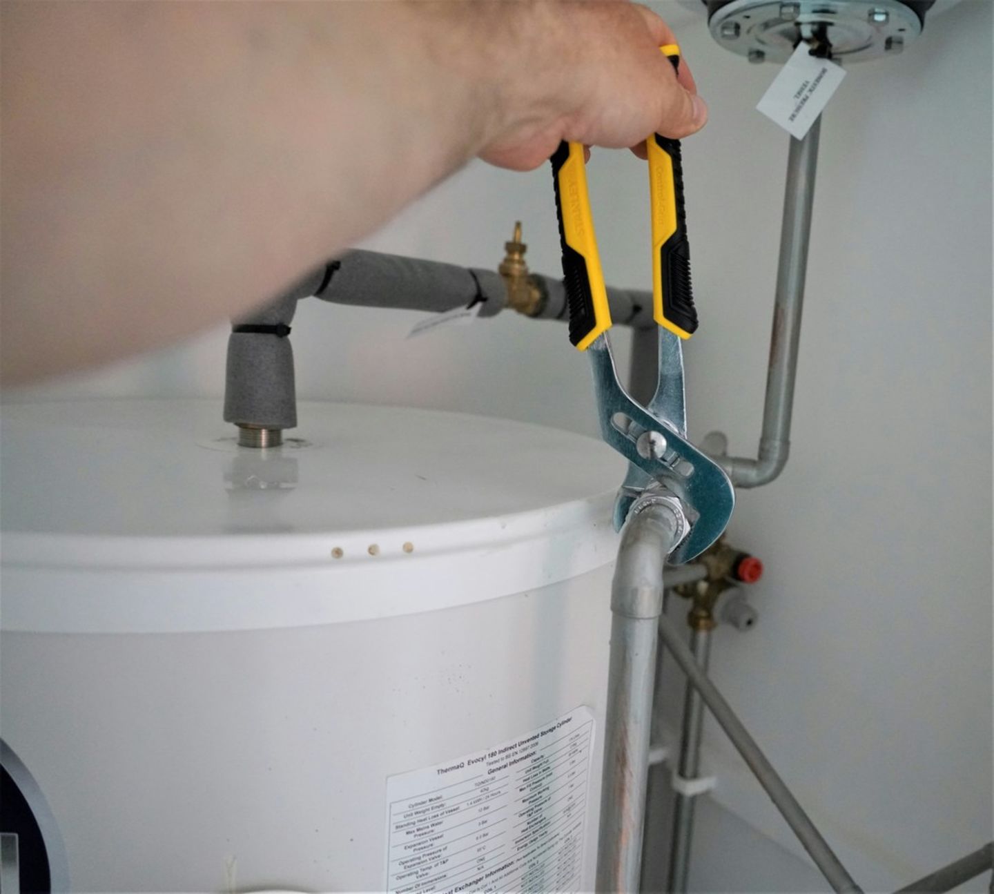 HiDubai-business-regular-technical-services-home-handyman-maintenance-services-al-rigga-dubai