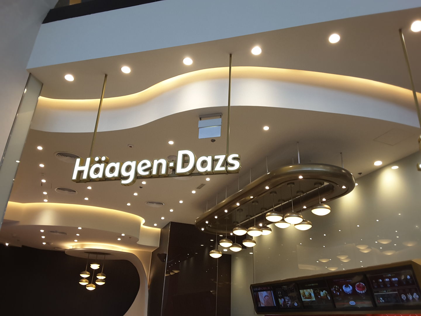 HiDubai-business-haagen-daazs-food-beverage-bakeries-desserts-sweets-al-barsha-1-dubai-2