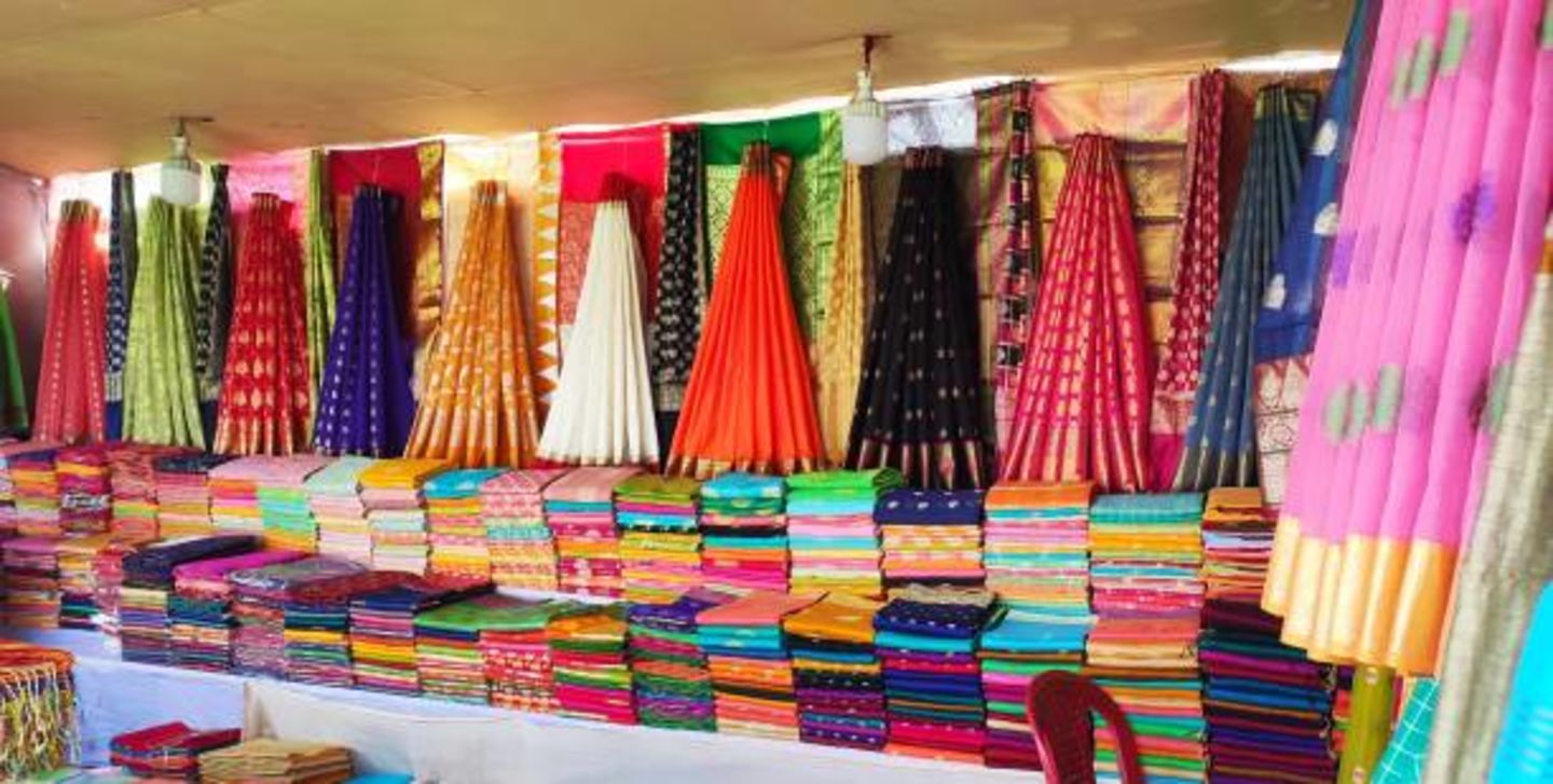 HiDubai-business-dreams-selection-textile-and-tailoring-shopping-apparel-meena-bazar-al-souq-al-kabeer-dubai