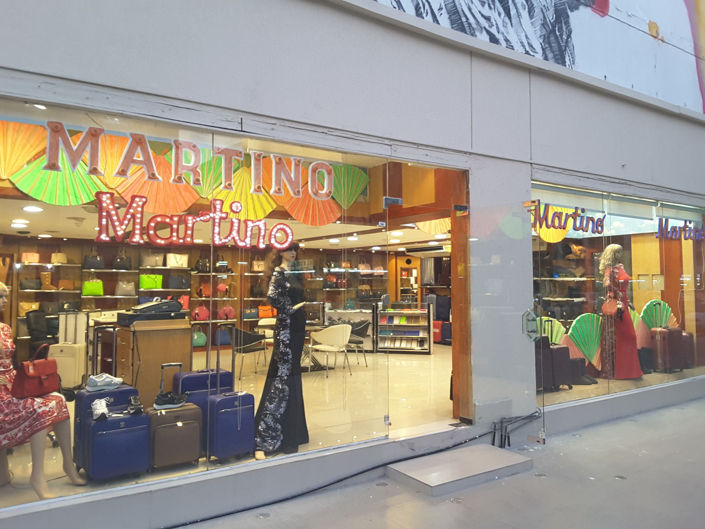 HiDubai-business-martino-shopping-fashion-accessories-al-karama-dubai-2