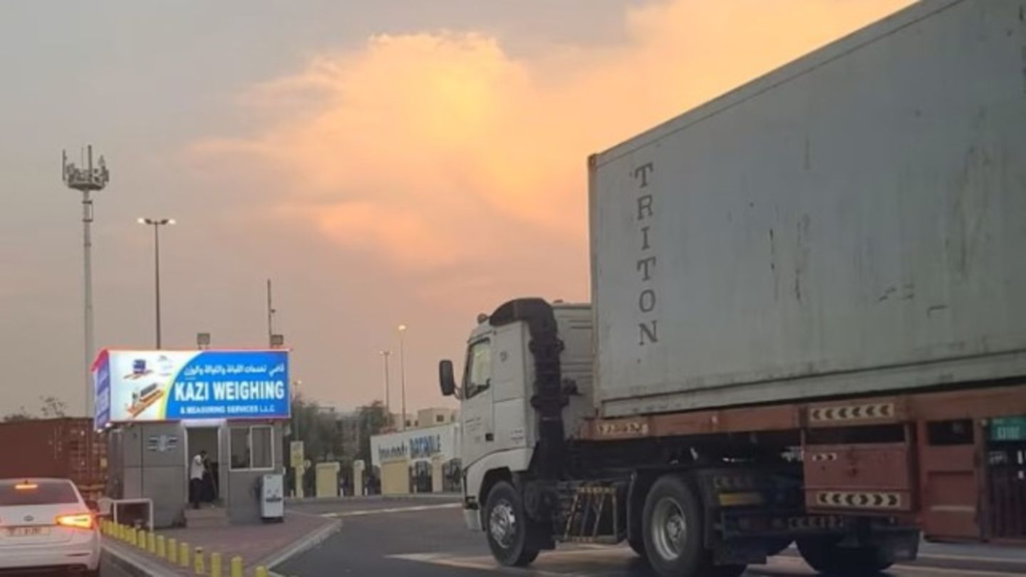 HiDubai-business-kazi-weighing-measuring-services-transport-vehicle-services-heavy-vehicles-sales-services-ras-al-khor-industrial-3-dubai