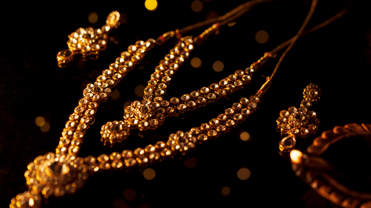 HiDubai-business-noor-al-qamar-jewellery-trading-shopping-jewellery-precious-stones-al-daghaya-dubai