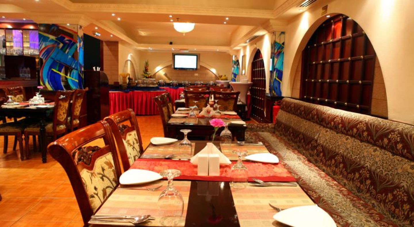 HiDubai-business-cafe-shireen-food-beverage-coffee-shops-meena-bazar-al-souq-al-kabeer-dubai-2