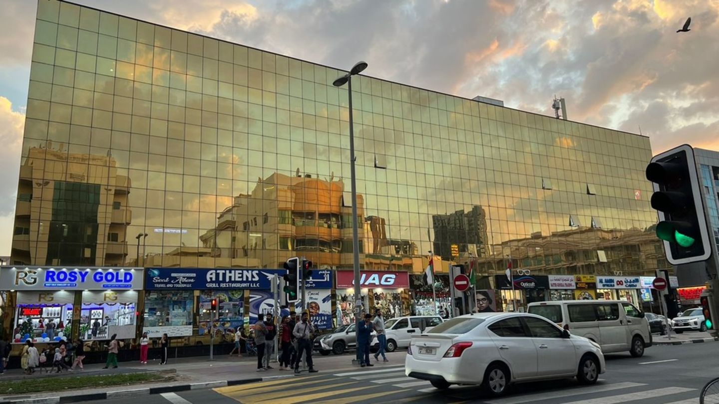 HiDubai-business-mohammad-abdulmalek-readymade-garments-trading-shopping-apparel-al-karama-dubai