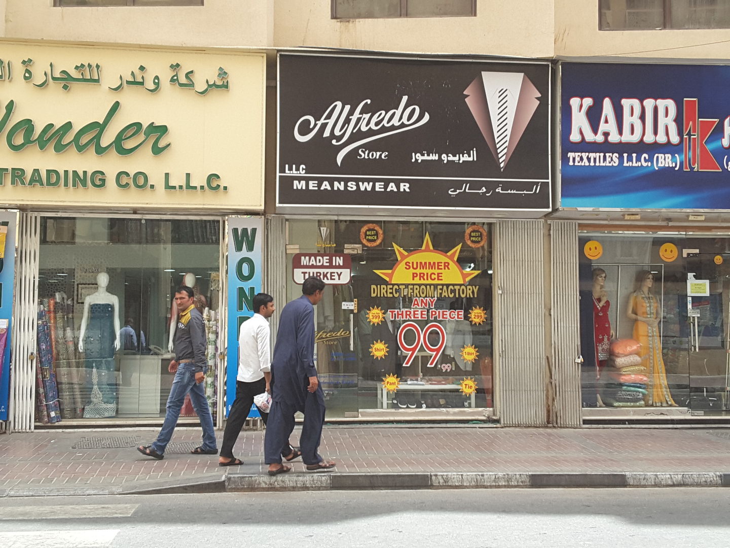 HiDubai-business-alfredo-store-shopping-apparel-meena-bazar-al-souq-al-kabeer-dubai-2