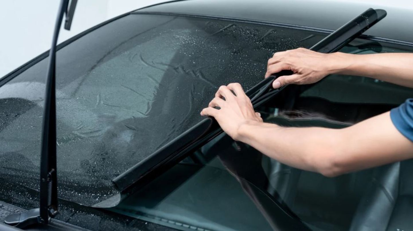 HiDubai-business-car-glass-repair-transport-vehicle-services-car-assistance-repair-al-quoz-industrial-4-dubai