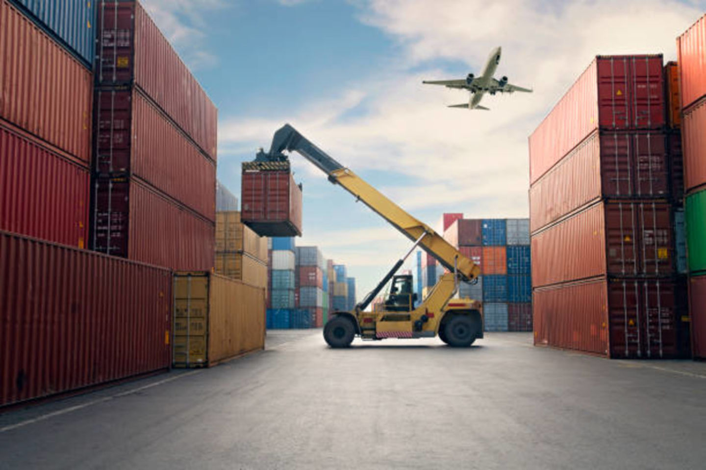 HiDubai-business-hzs-express-air-cargo-services-shipping-logistics-air-cargo-services-al-fahidi-al-souq-al-kabeer-dubai