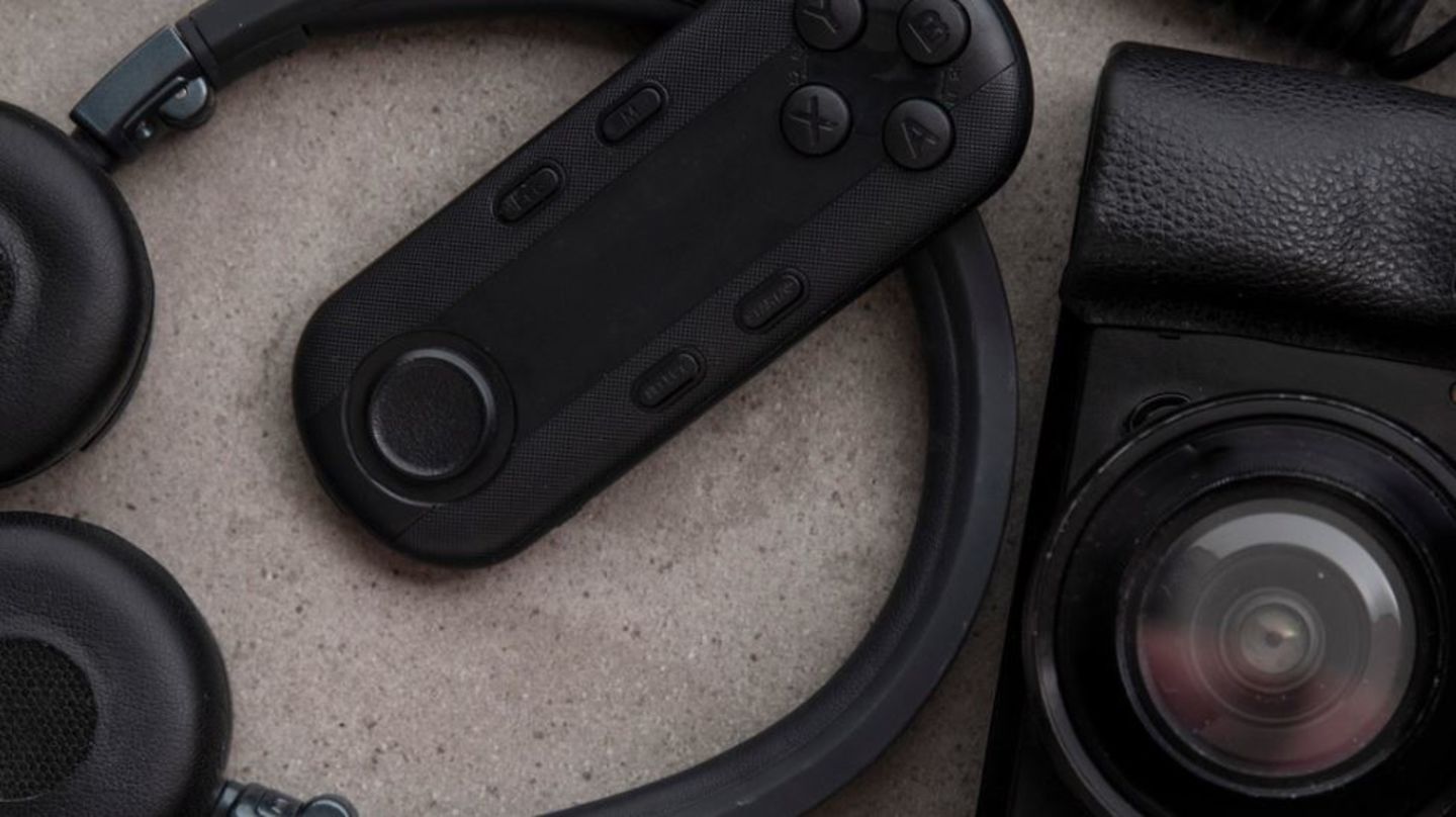 HiDubai-business-seven-wonders-electronics-trading-shopping-consumer-electronics-al-quoz-industrial-1-dubai