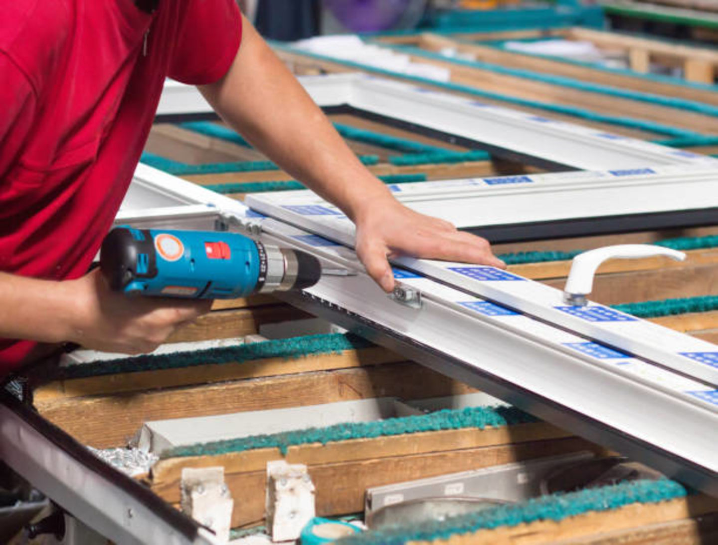HiDubai-business-glazinum-fab-metal-doors-windows-manufacturing-b2b-services-manufacturing-al-quoz-industrial-1-dubai