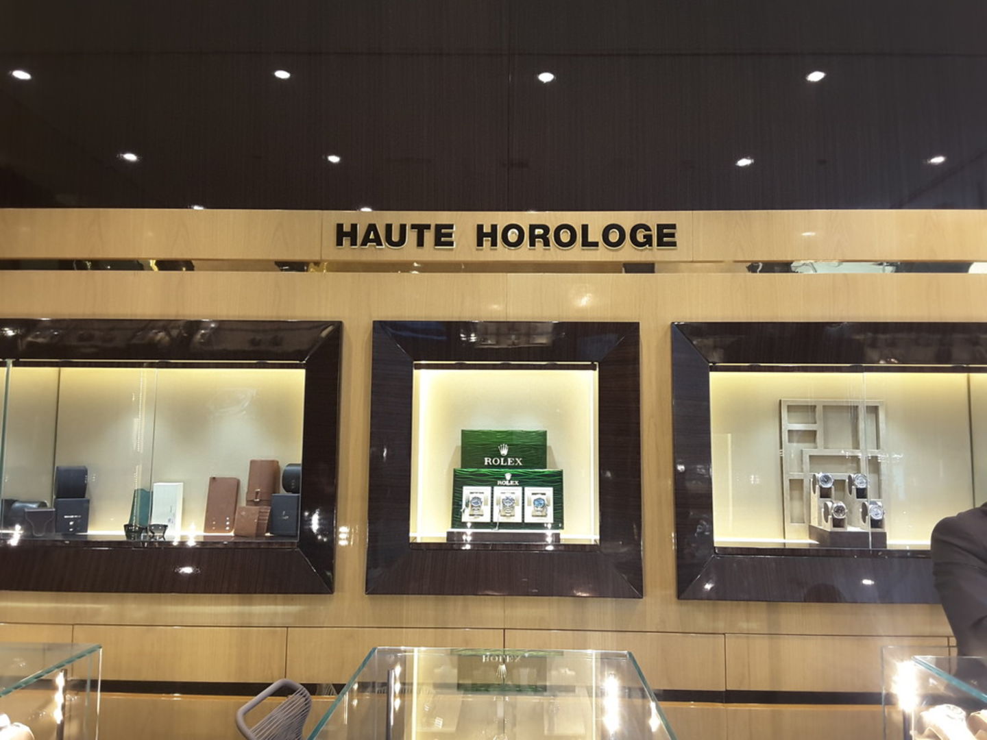 HiDubai-business-haute-horologe-watches-jewellery-shopping-watches-eyewear-umm-suqeim-3-dubai-2