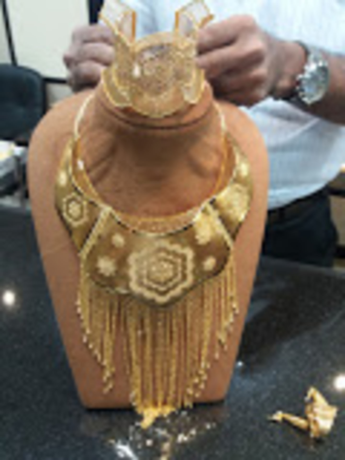 HiDubai-business-osan-art-jewellery-shopping-jewellery-precious-stones-al-mizhar-1-dubai