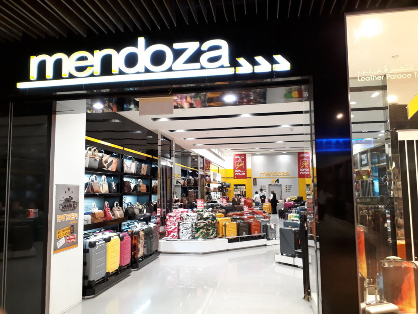 HiDubai-business-mendoza-shopping-luggage-travel-accessories-burj-khalifa-dubai-2