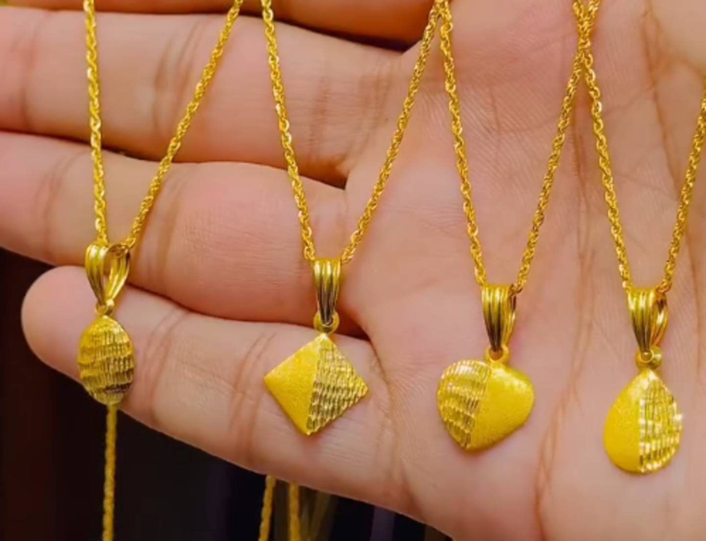 HiDubai-business-al-mojah-jewellery-shopping-jewellery-precious-stones-al-satwa-dubai