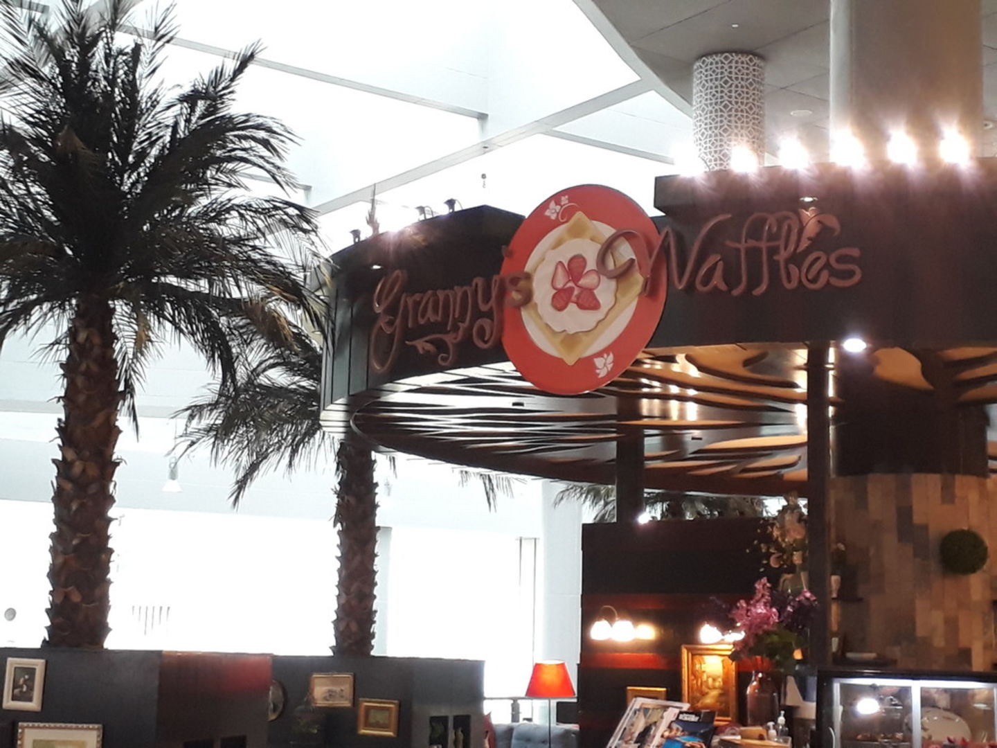 HiDubai-business-grannys-waffles-food-beverage-bakeries-desserts-sweets-burj-khalifa-dubai-2
