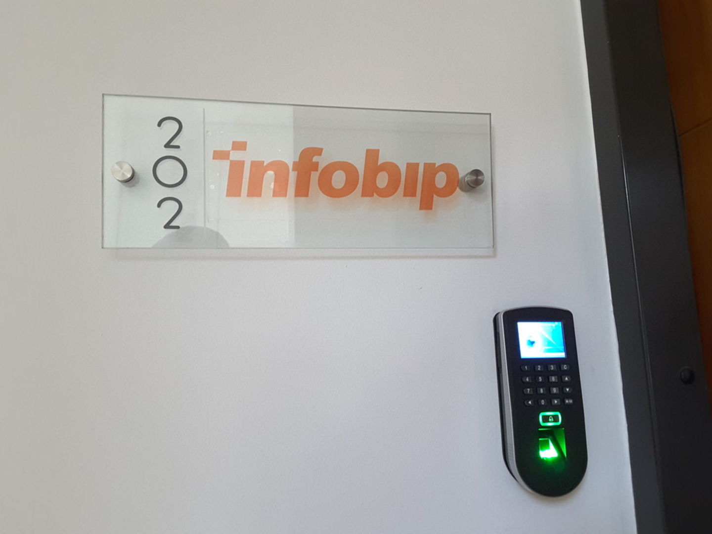 HiDubai-business-infobip-media-marketing-it-it-telecommunication-dubai-media-city-al-sufouh-2-dubai