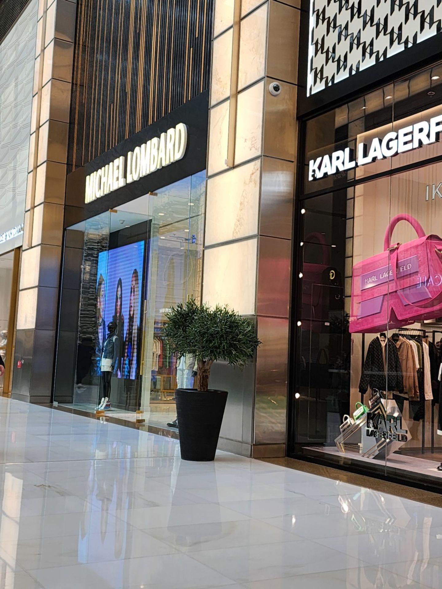 HiDubai-business-michael-lombard-shopping-apparel-burj-khalifa-dubai