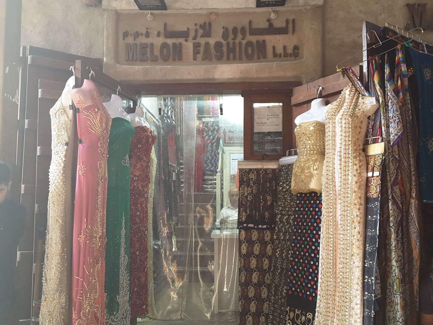 HiDubai-business-melon-fashion-shopping-apparel-meena-bazar-al-souq-al-kabeer-dubai-4