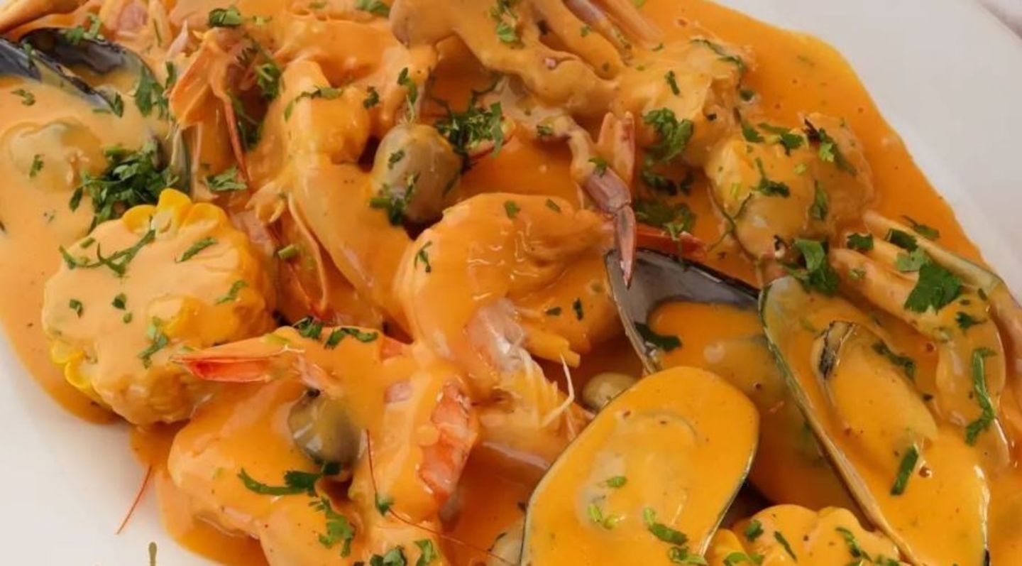 HiDubai-business-shraa-alsafina-seafood-restaurant-food-beverage-restaurants-bars-nad-al-hammar-dubai