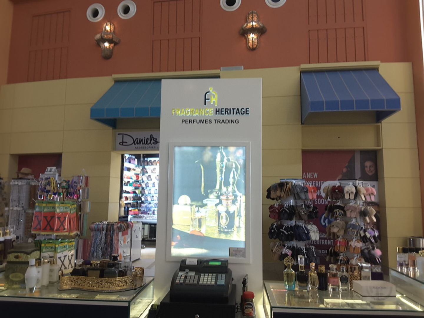 HiDubai-business-fragrance-heritage-shopping-beauty-cosmetics-stores-corniche-deira-dubai-2