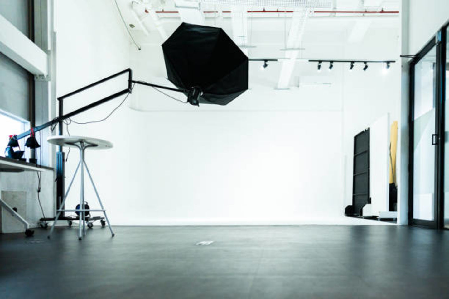 HiDubai-business-royal-digital-studio-stores-vocational-services-art-photography-services-al-karama-dubai