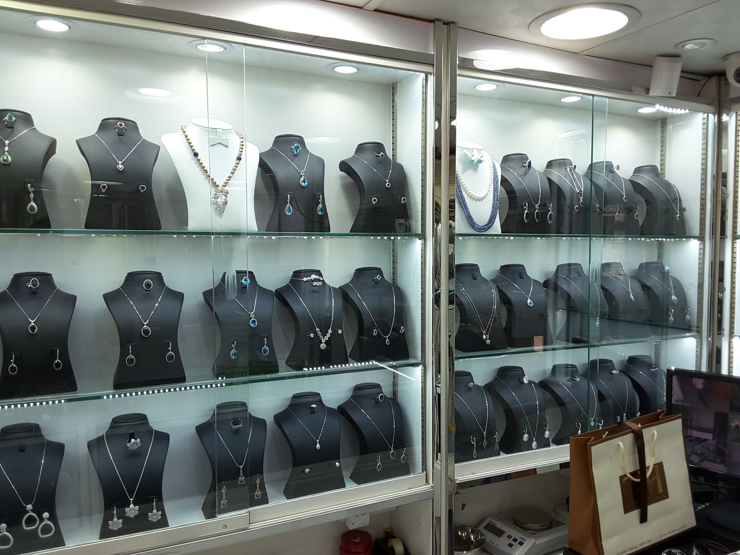 HiDubai-business-mahendra-jewellery-and-goldsmith-b2b-services-distributors-wholesalers-al-ras-dubai-2