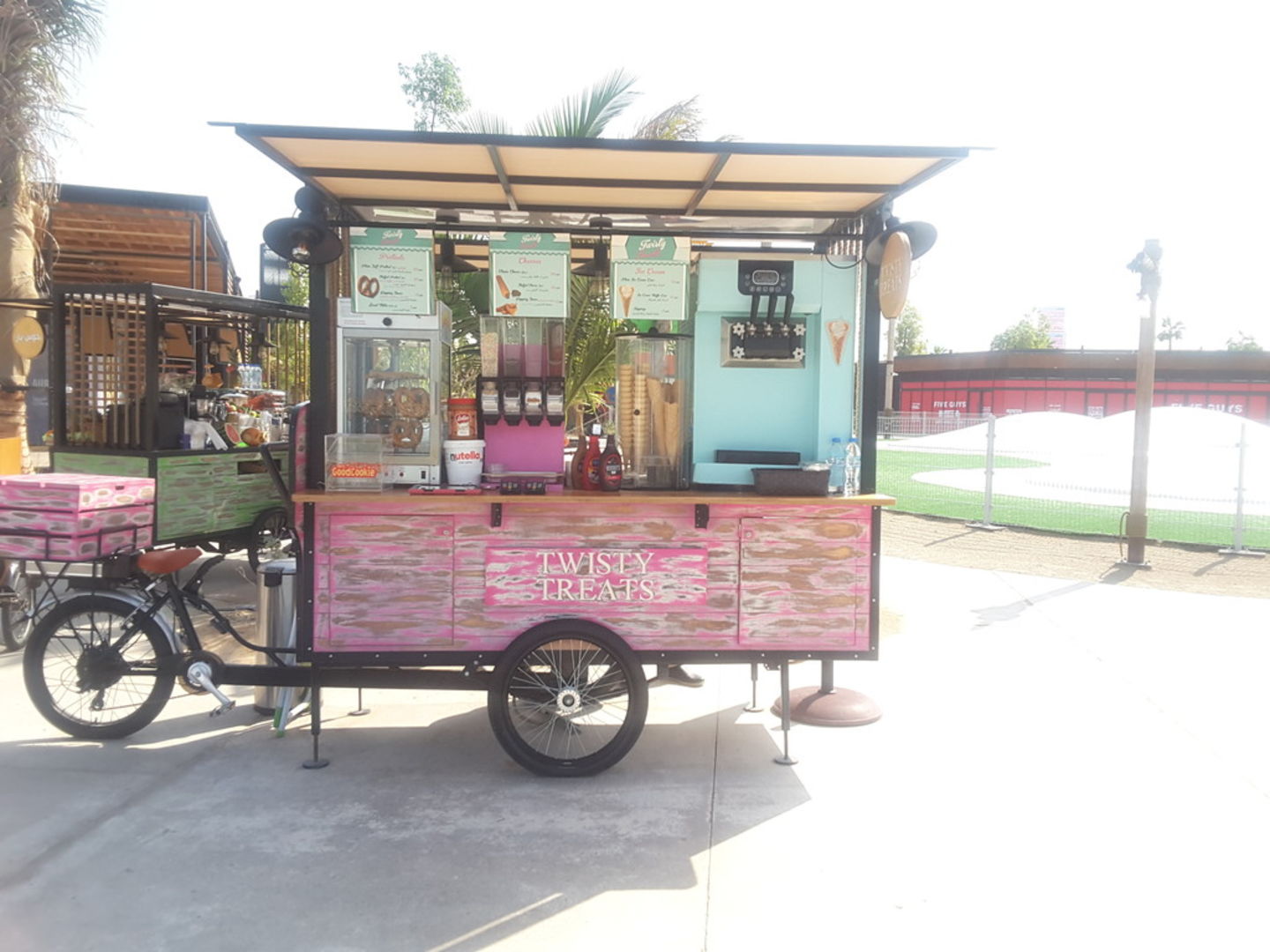 HiDubai-business-twisty-treats-food-beverage-bakeries-desserts-sweets-jumeirah-3-dubai-2