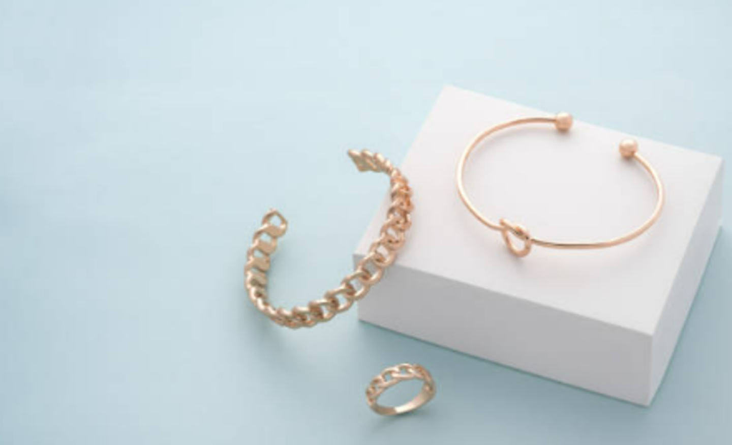 HiDubai-business-hala-alnoor-trading-shopping-fashion-accessories-al-buteen-dubai