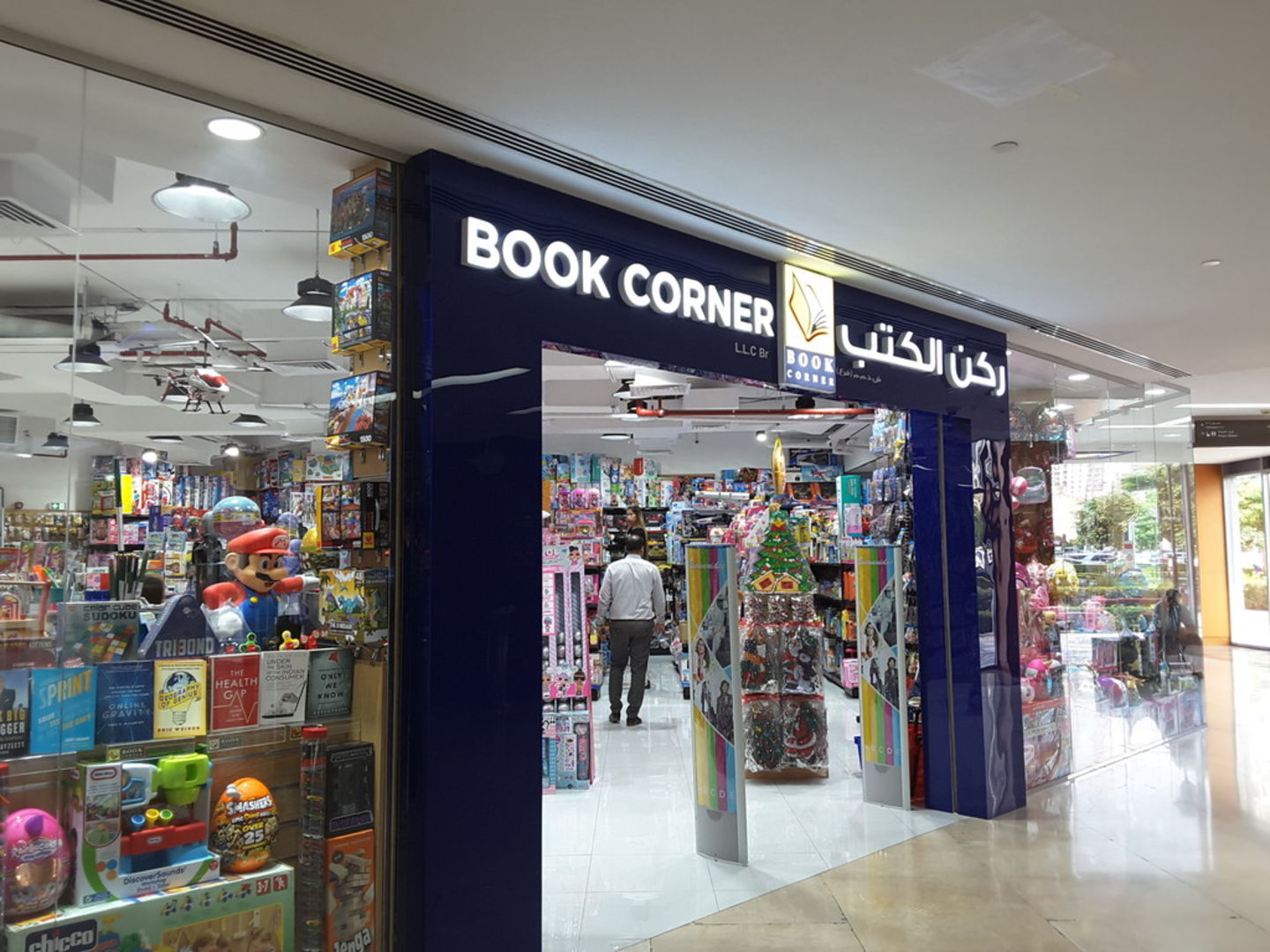HiDubai-business-book-corner-shopping-books-movies-music-business-bay-dubai