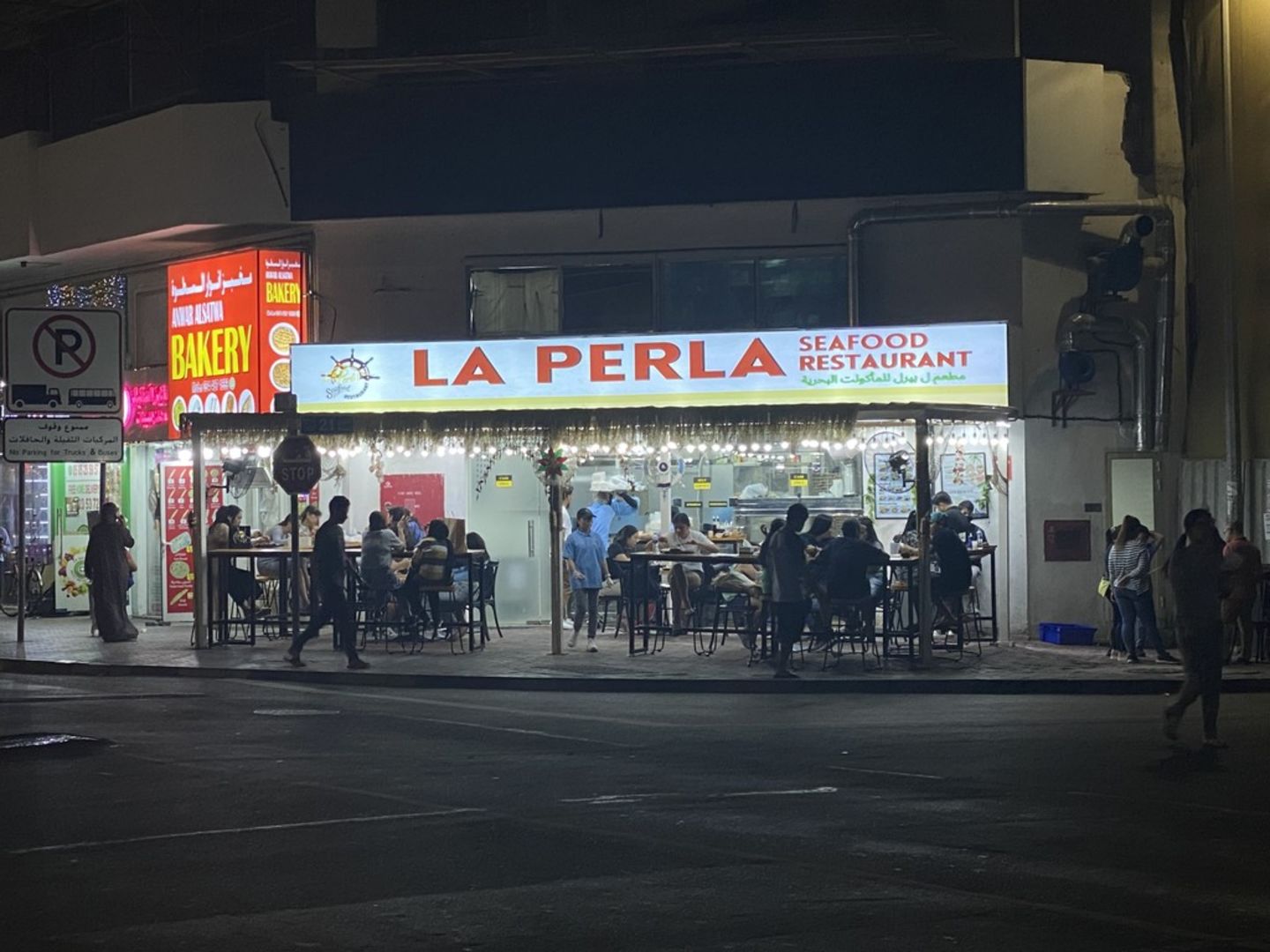 HiDubai-business-la-perla-seafood-restaurant-food-beverage-restaurants-bars-al-satwa-dubai