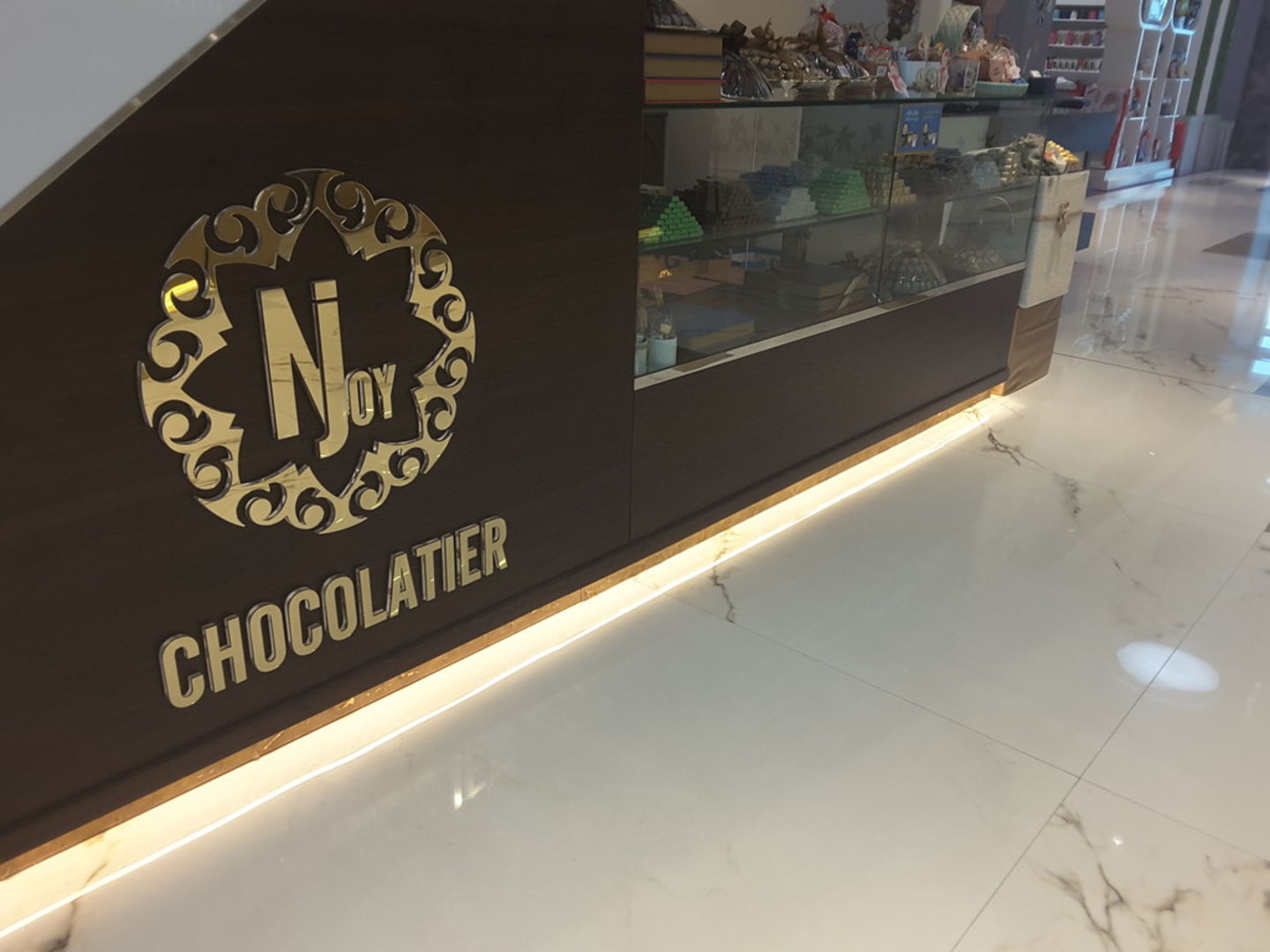 HiDubai-business-njoy-chocolatier-food-beverage-bakeries-desserts-sweets-mirdif-dubai-2