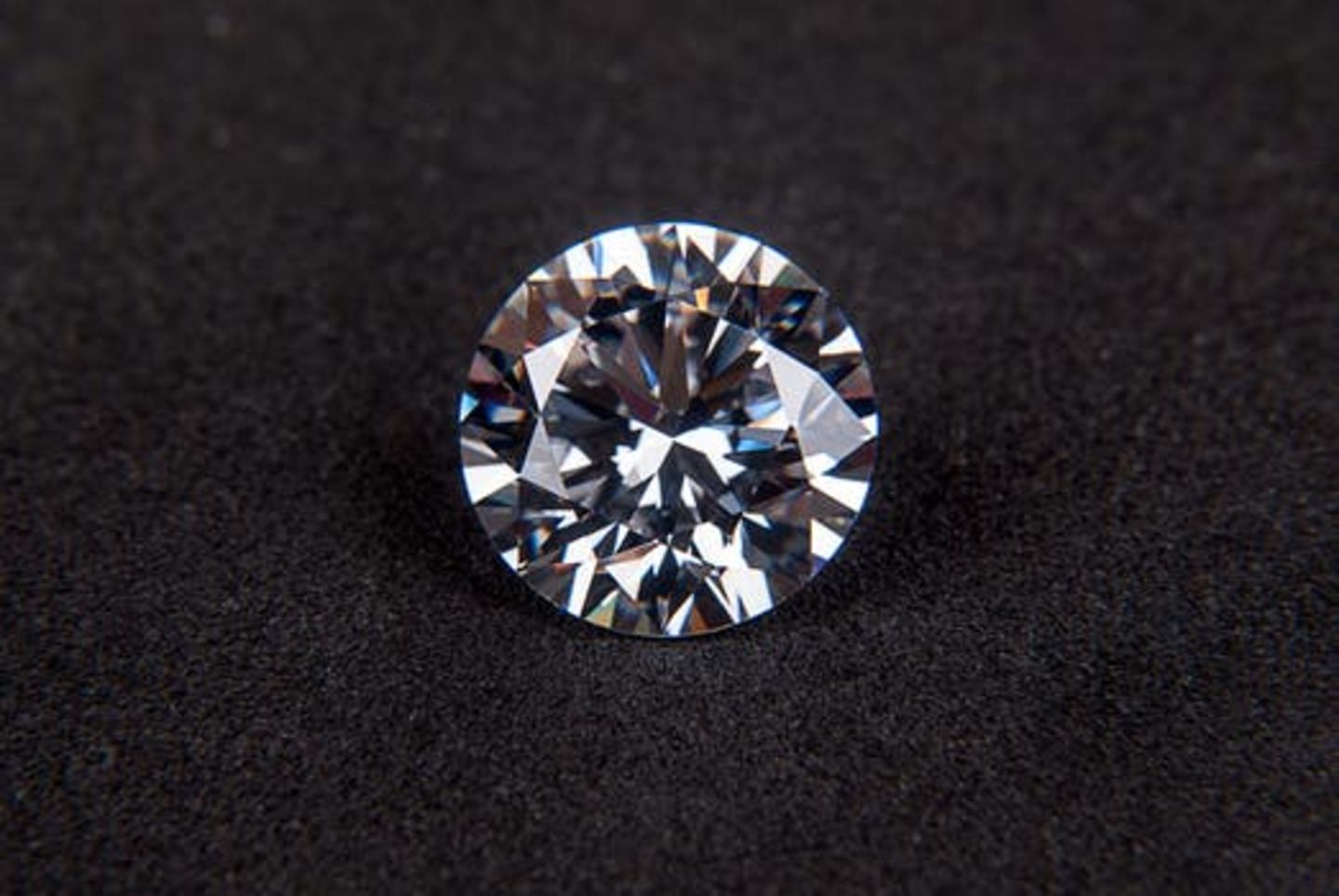 HiDubai-business-salim-jewellery-shopping-jewellery-precious-stones-jumeirah-lake-towers-al-thanyah-5-dubai