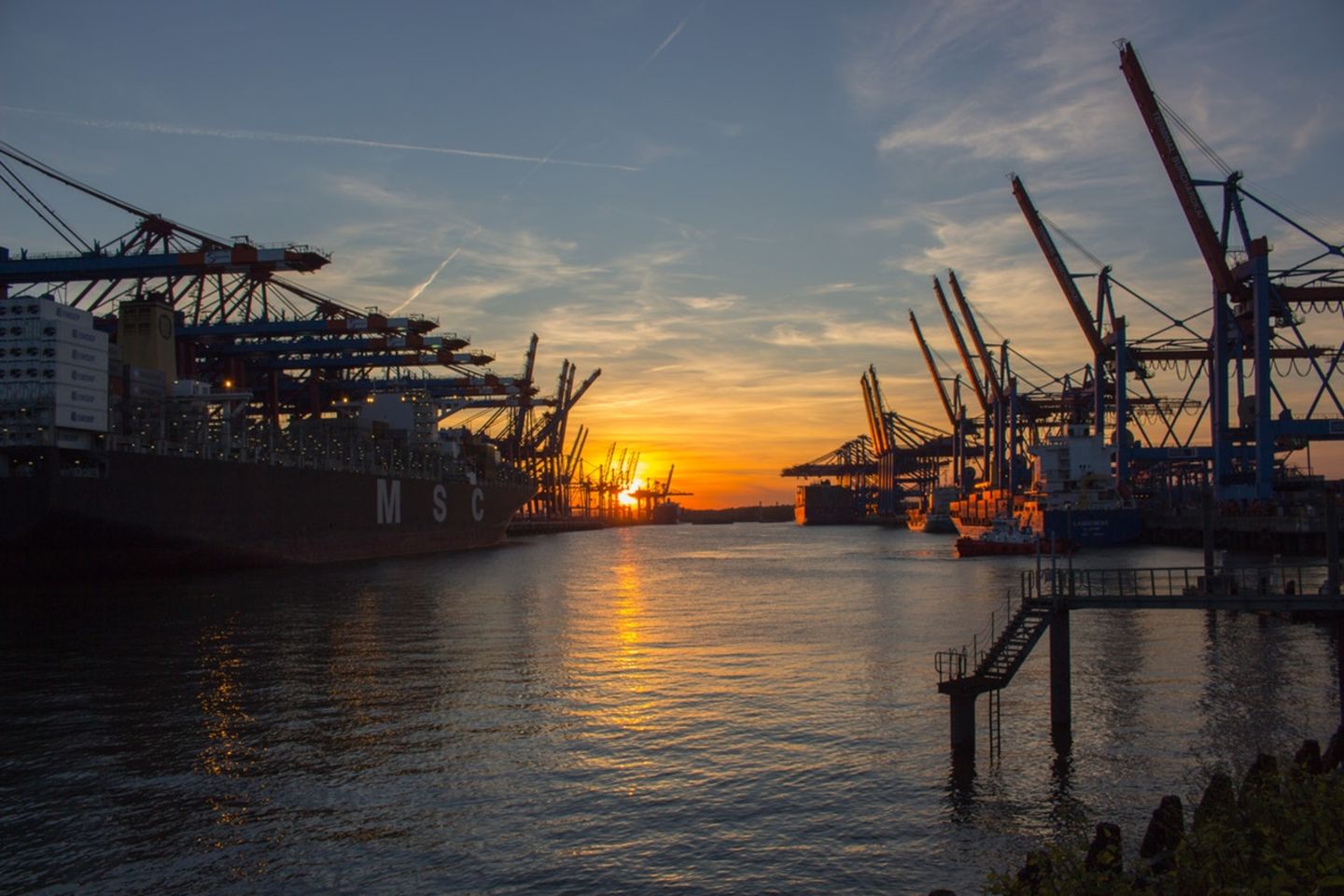 HiDubai-business-astro-offshore-shipping-logistics-sea-cargo-services-jumeirah-lake-towers-al-thanyah-5-dubai-2